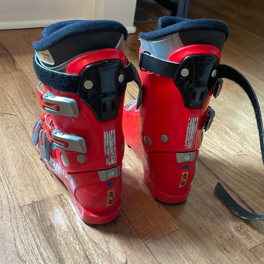 Solomon ski boots